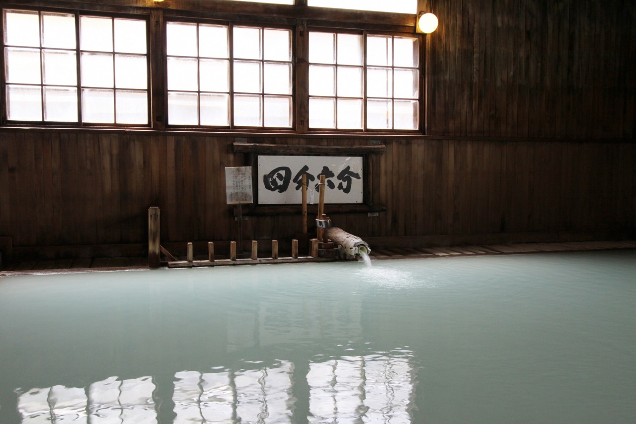 Soak in Sukayu's 1,000-Person Bath